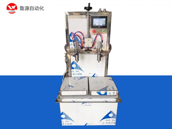 半自動(dòng)稱重式灌裝機(jī)